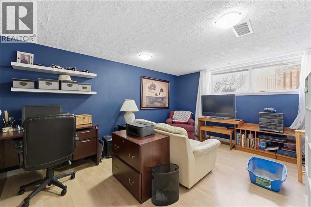 6004 Louise Road SW, Calgary, Alberta  T3E 5V2 - Photo 45 - A2292002