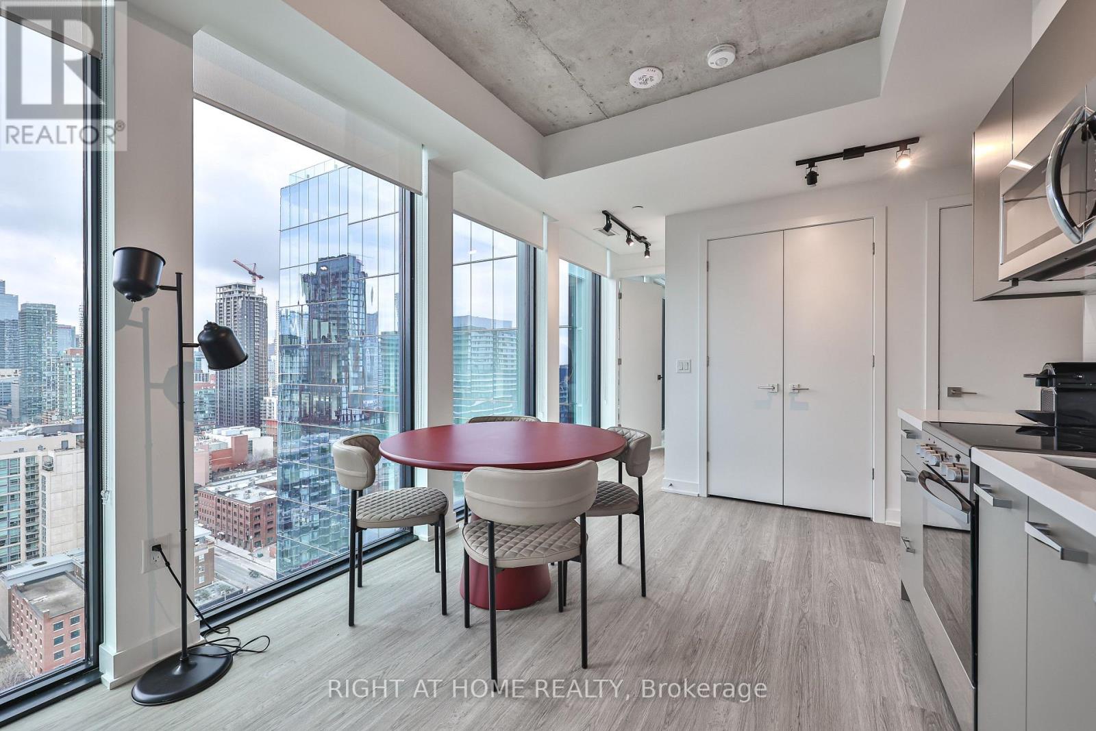 2404 - 284 King Street, Toronto (Moss Park), Ontario  M5A 1K4 - Photo 10 - C12932284