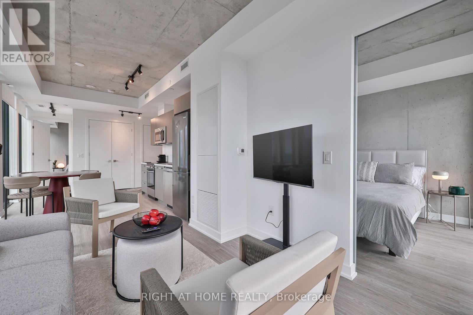 2404 - 284 King Street, Toronto (Moss Park), Ontario  M5A 1K4 - Photo 11 - C12932284