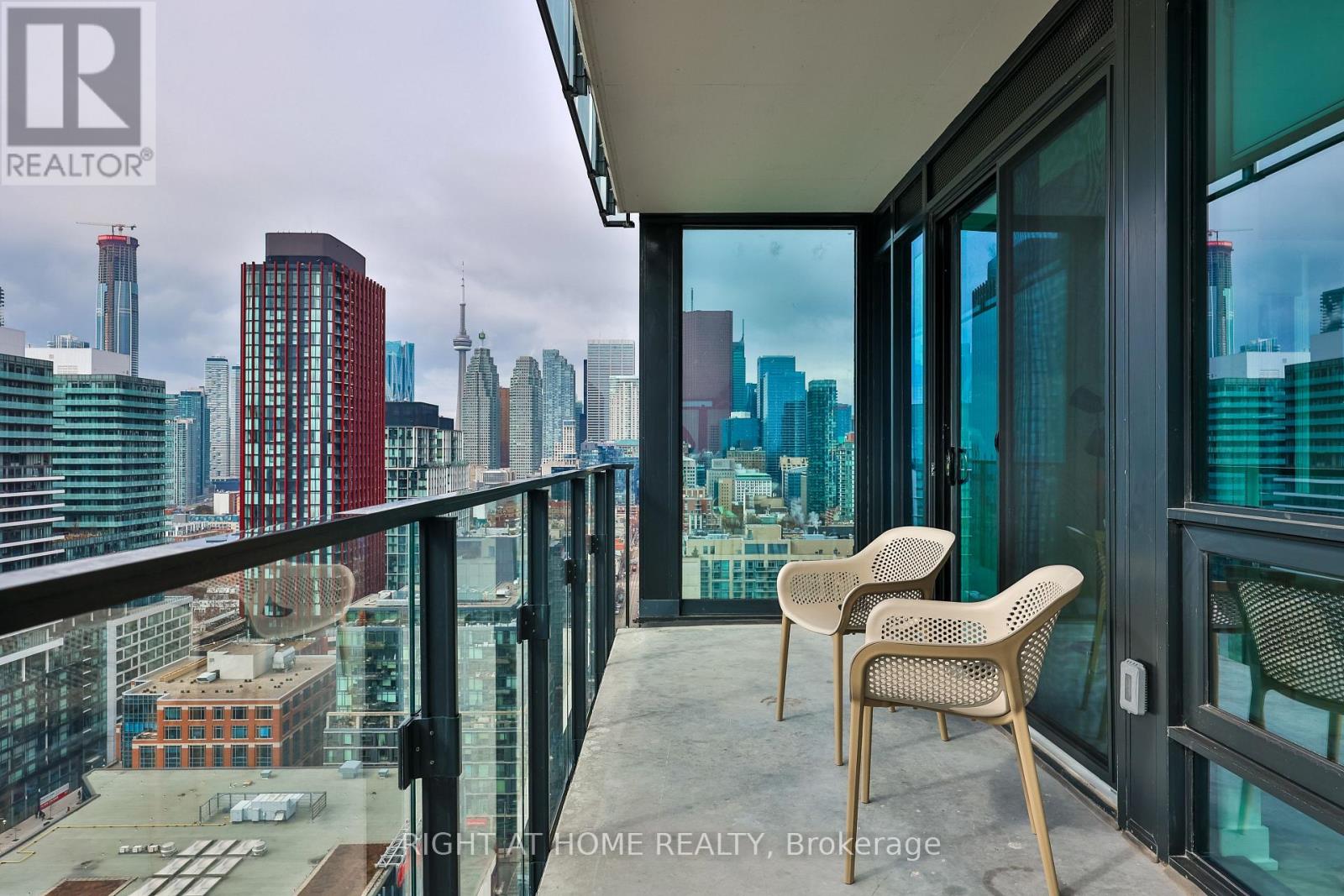 2404 - 284 King Street, Toronto (Moss Park), Ontario  M5A 1K4 - Photo 15 - C12932284