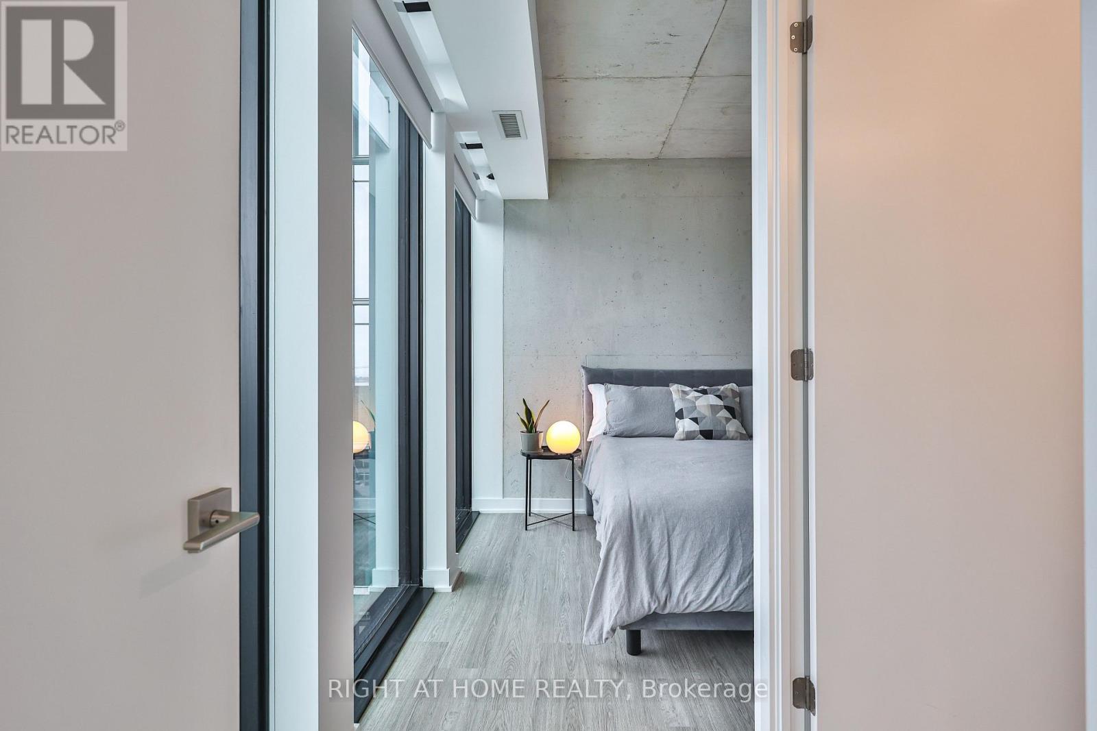 2404 - 284 King Street, Toronto (Moss Park), Ontario  M5A 1K4 - Photo 17 - C12932284