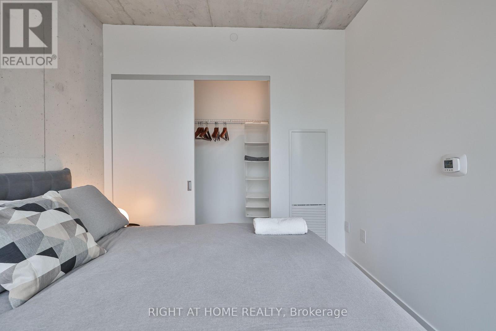 2404 - 284 King Street, Toronto (Moss Park), Ontario  M5A 1K4 - Photo 19 - C12932284