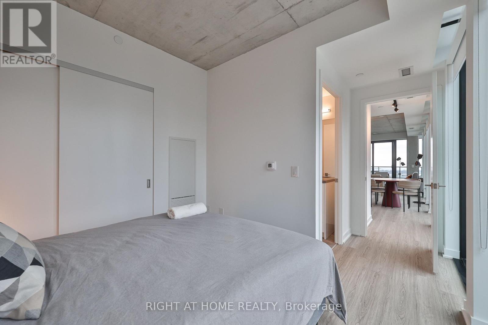 2404 - 284 King Street, Toronto (Moss Park), Ontario  M5A 1K4 - Photo 20 - C12932284