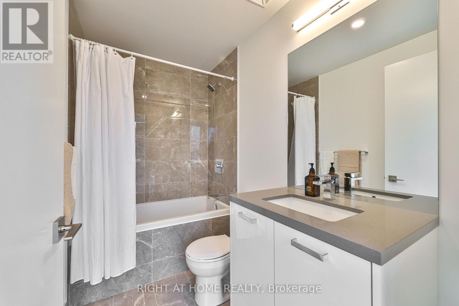 2404 - 284 King Street, Toronto (Moss Park), Ontario  M5A 1K4 - Photo 22 - C12932284