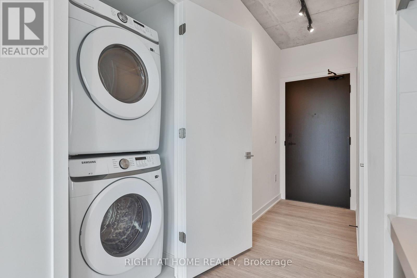 2404 - 284 King Street, Toronto (Moss Park), Ontario  M5A 1K4 - Photo 24 - C12932284