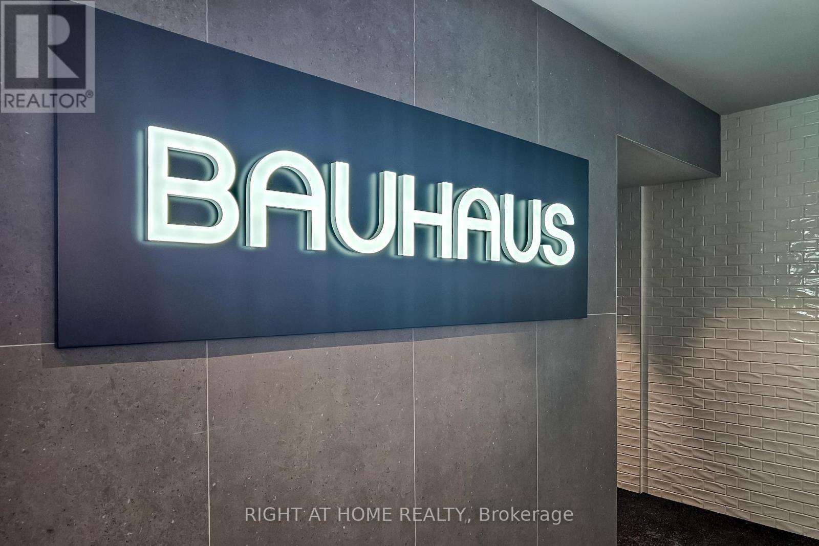 2404 - 284 King Street, Toronto (Moss Park), Ontario  M5A 1K4 - Photo 30 - C12932284