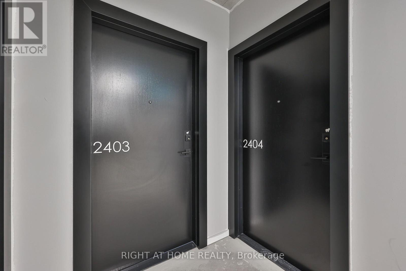 2404 - 284 King Street, Toronto (Moss Park), Ontario  M5A 1K4 - Photo 32 - C12932284