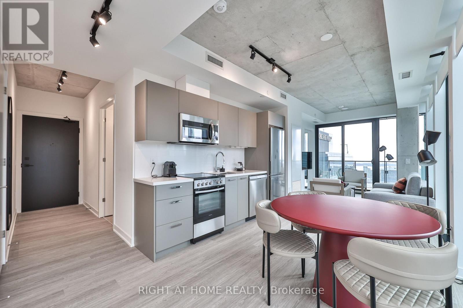 2404 - 284 King Street, Toronto (Moss Park), Ontario  M5A 1K4 - Photo 4 - C12932284