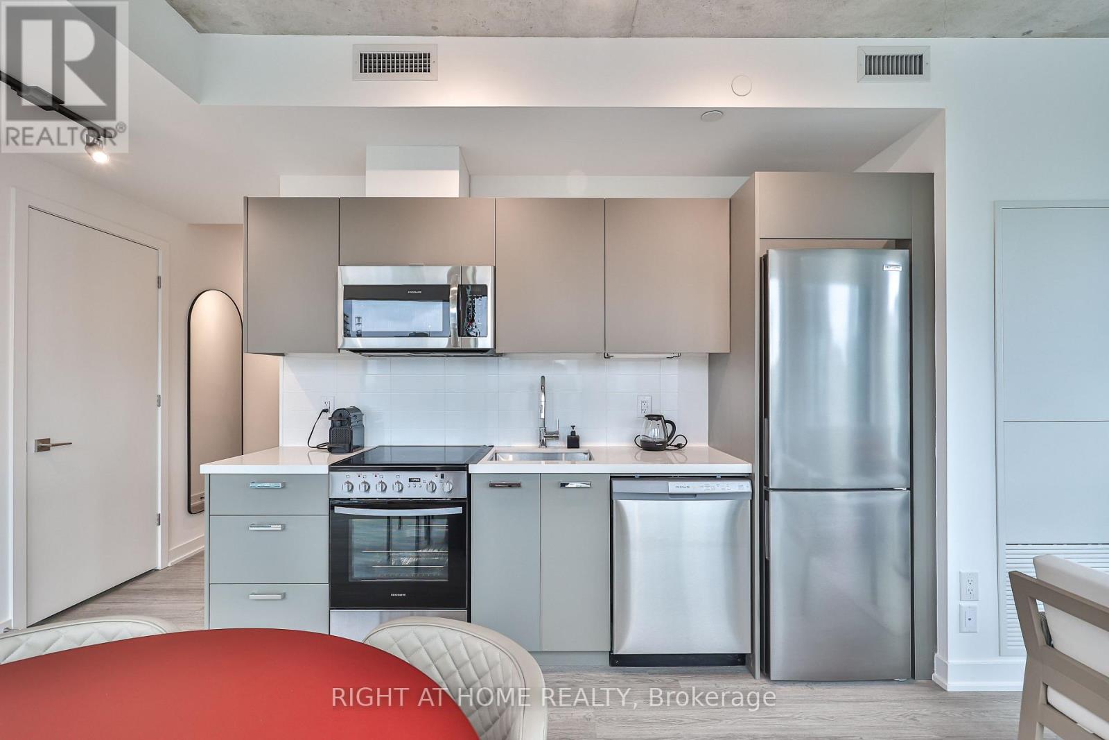 2404 - 284 King Street, Toronto (Moss Park), Ontario  M5A 1K4 - Photo 5 - C12932284