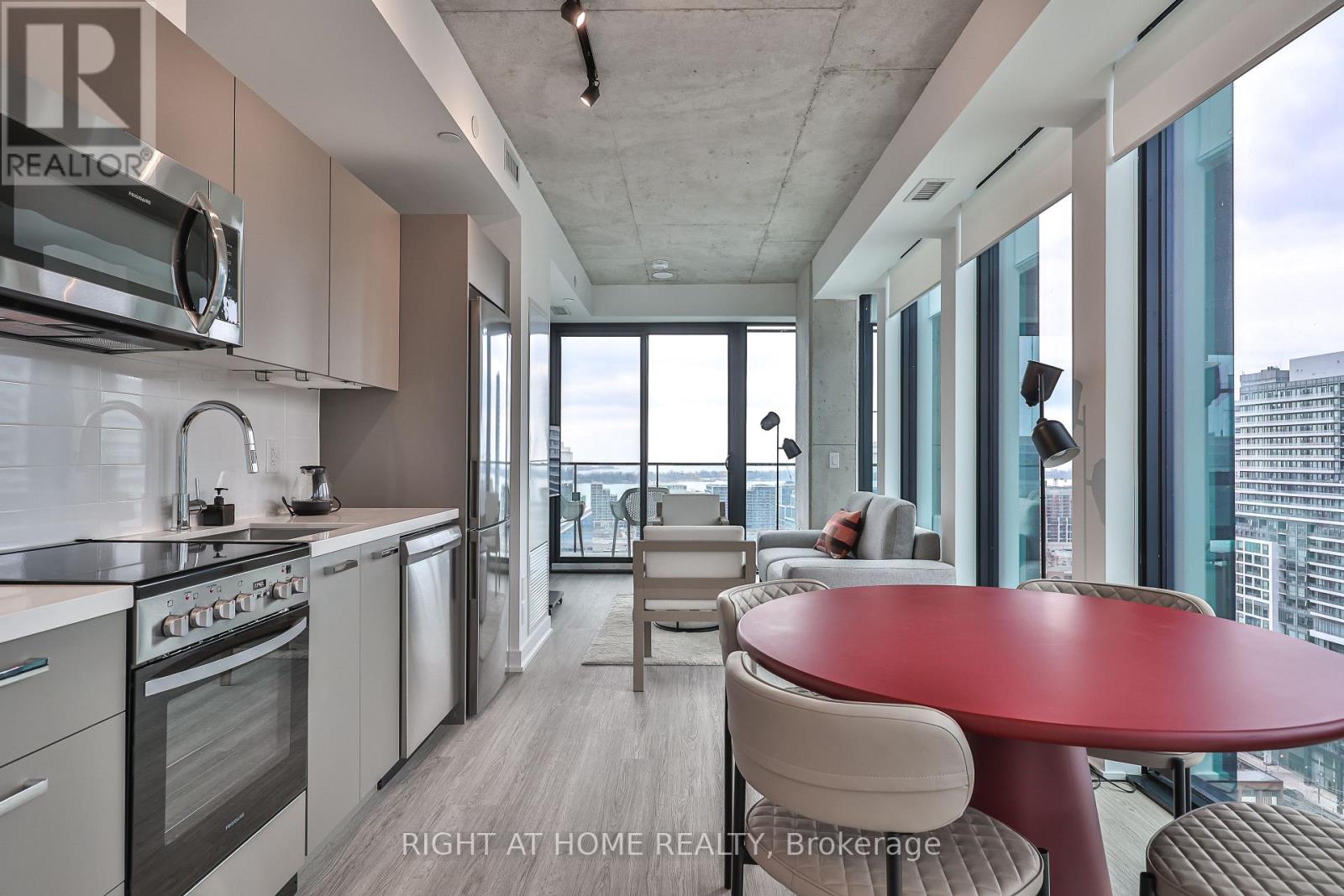 2404 - 284 King Street, Toronto (Moss Park), Ontario  M5A 1K4 - Photo 6 - C12932284