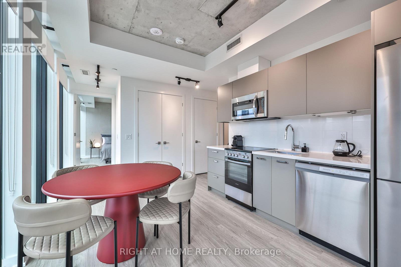 2404 - 284 King Street, Toronto (Moss Park), Ontario  M5A 1K4 - Photo 9 - C12932284