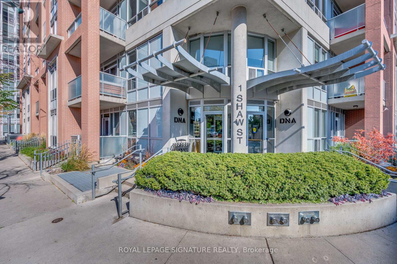 421 - 1 Shaw Street, Toronto, Ontario  M6K 0A1 - Photo 3 - C12932314