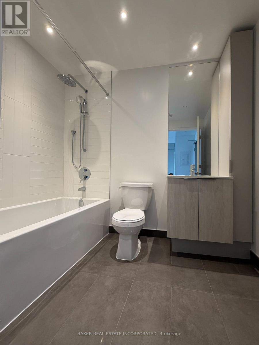 2410 - 448 Burnhamthorpe Road W, Mississauga, Ontario  L5B 4M6 - Photo 9 - W12931880