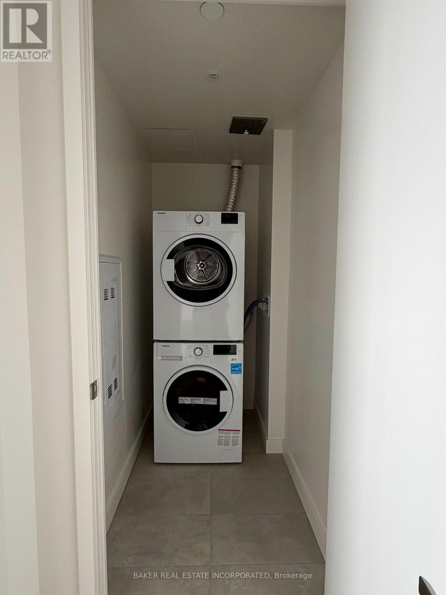 2410 - 448 Burnhamthorpe Road W, Mississauga, Ontario  L5B 4M6 - Photo 10 - W12931880