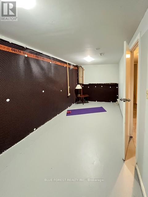 35 Rollscourt Gardens, London North (North K), Ontario  N6G 1L9 - Photo 26 - X12863074