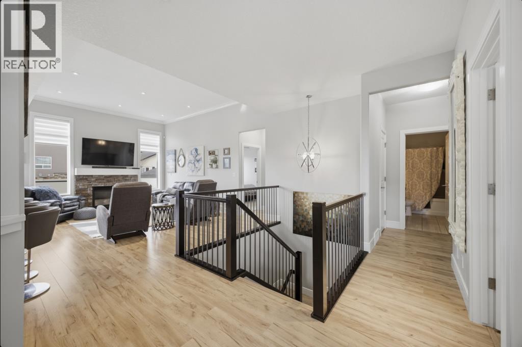 2 Vernon Close, Red Deer, Alberta  T4R 0N3 - Photo 3 - A2294024