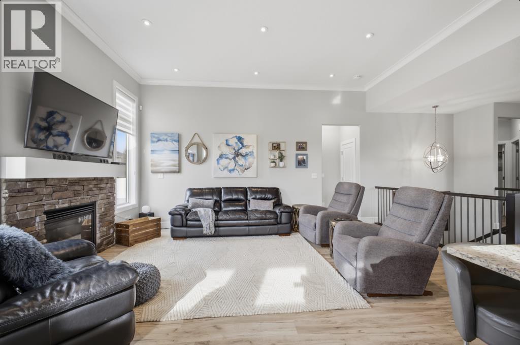 2 Vernon Close, Red Deer, Alberta  T4R 0N3 - Photo 6 - A2294024