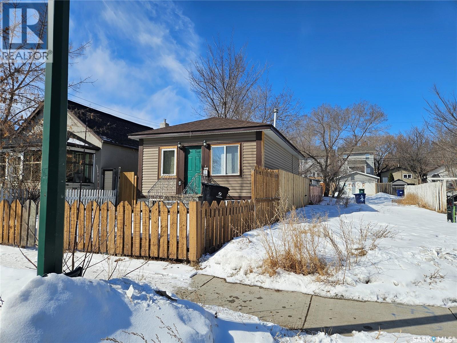 131 M Avenue S, Saskatoon, Saskatchewan  S7M 2K1 - Photo 2 - SK031512