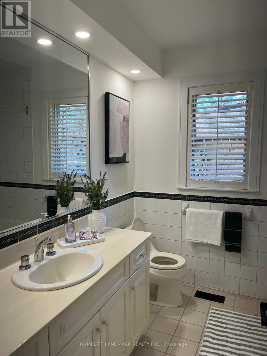 284 Woodland Drive, Oakville, Ontario  L6J 4W5 - Photo 15 - W12786588