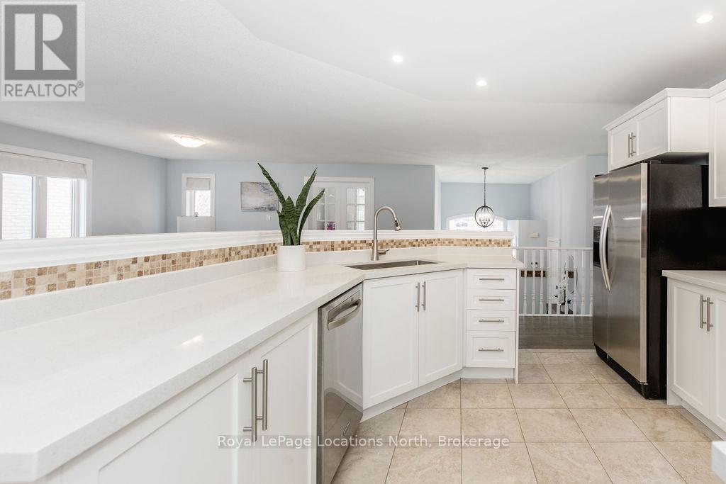 424 Ramblewood Drive, Wasaga Beach, Ontario  L9Z 1P3 - Photo 6 - S12932338