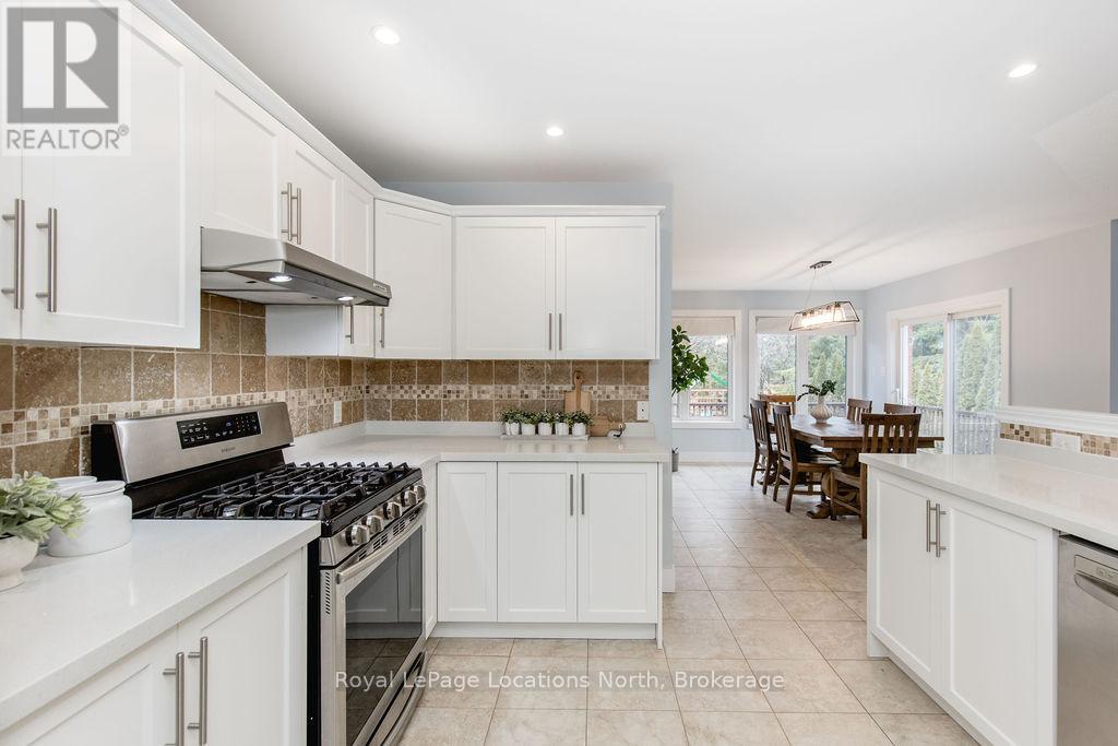 424 Ramblewood Drive, Wasaga Beach, Ontario  L9Z 1P3 - Photo 7 - S12932338