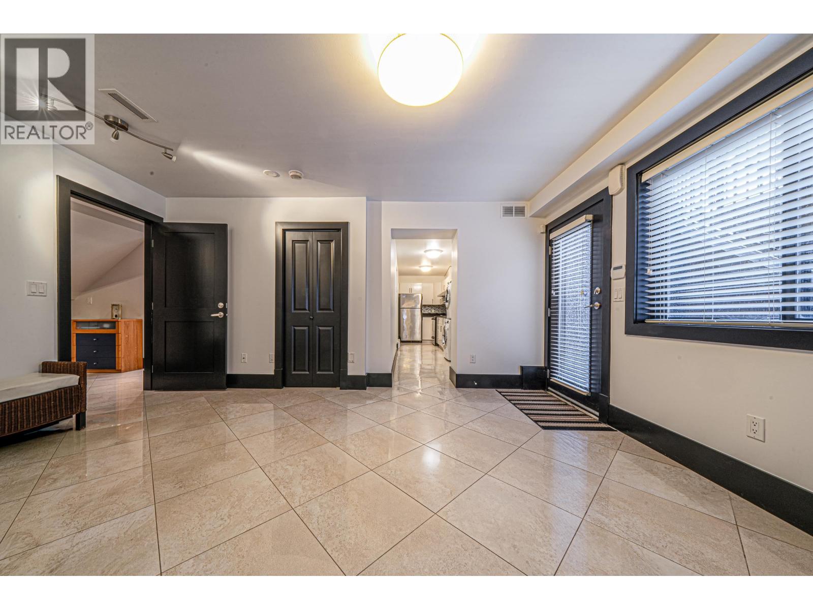 1068 Holdom Avenue, Burnaby, British Columbia  V5B 3V6 - Photo 29 - R3104267