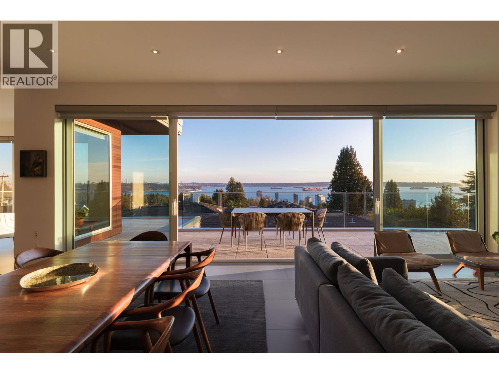 1715 22nd Street, West Vancouver, British Columbia  V7V 4E4 - Photo 4 - R3088686