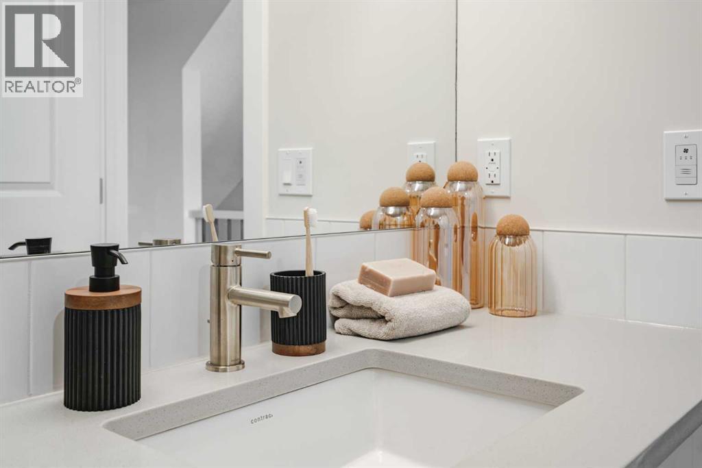 220 Sovereign Common Sw, Calgary, Alberta  T3C 3Y3 - Photo 33 - A2293288