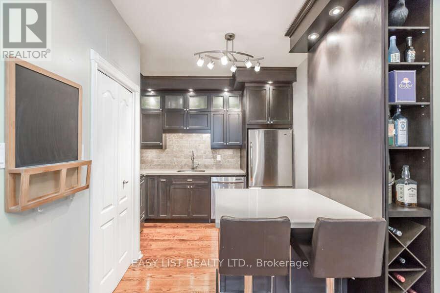 1001 - 393 King Street W, Toronto (Waterfront Communities), Ontario  M5V 3G8 - Photo 2 - C12932374