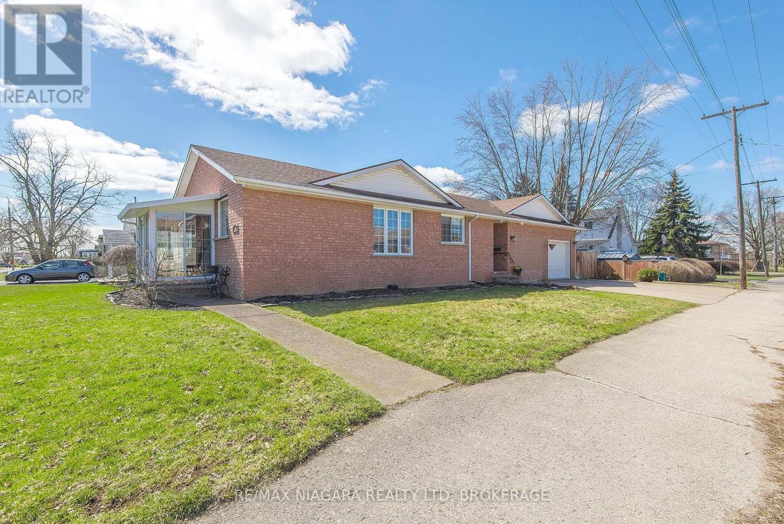 87 Knoll Street, Port Colborne, Ontario  L3K 5A7 - Photo 2 - X12932356