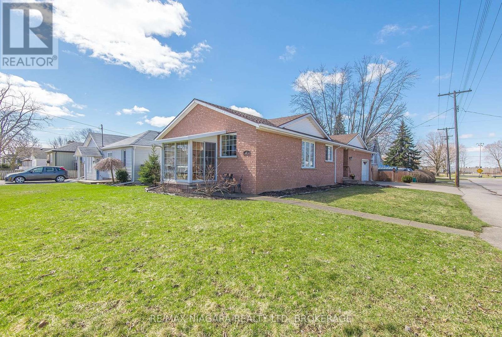 87 Knoll Street, Port Colborne, Ontario  L3K 5A7 - Photo 3 - X12932356