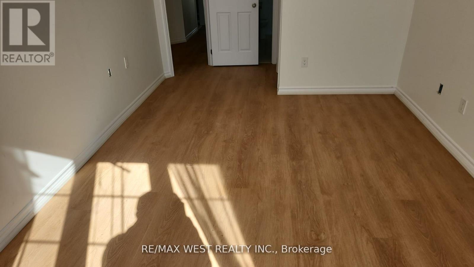 7 Village Gate Drive, Wasaga Beach, Ontario  L9Z 0G3 - Photo 15 - S12932360