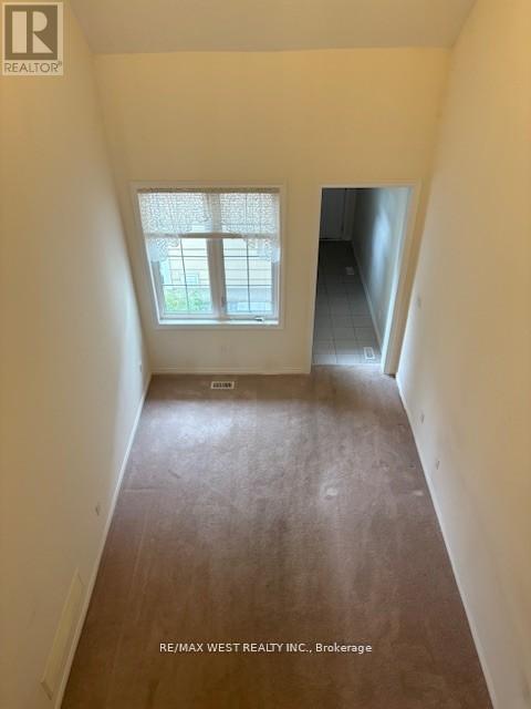 7 Village Gate Drive, Wasaga Beach, Ontario  L9Z 0G3 - Photo 3 - S12932360