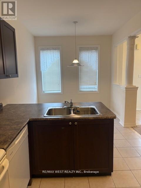 7 Village Gate Drive, Wasaga Beach, Ontario  L9Z 0G3 - Photo 4 - S12932360