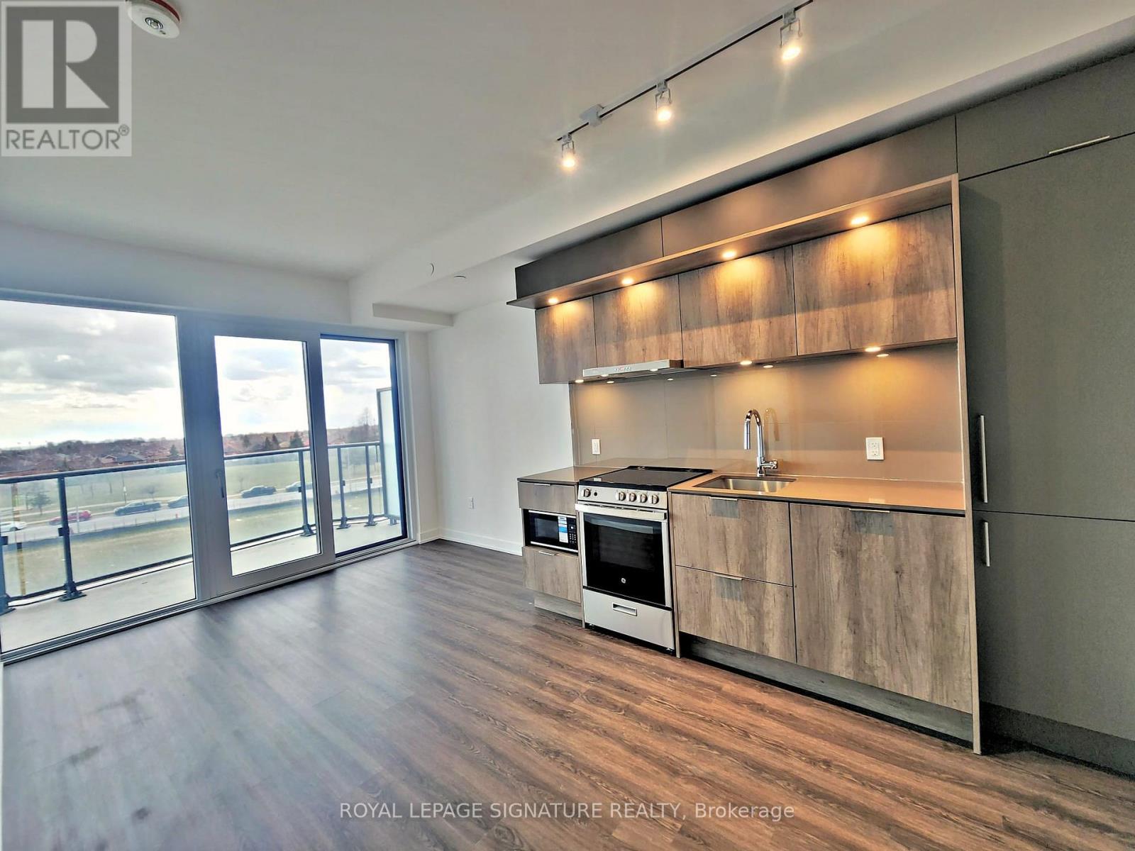 317 - 448 Burnhamthorpe Road, Mississauga (City Centre), Ontario  L5B 0R4 - Photo 11 - W12932336