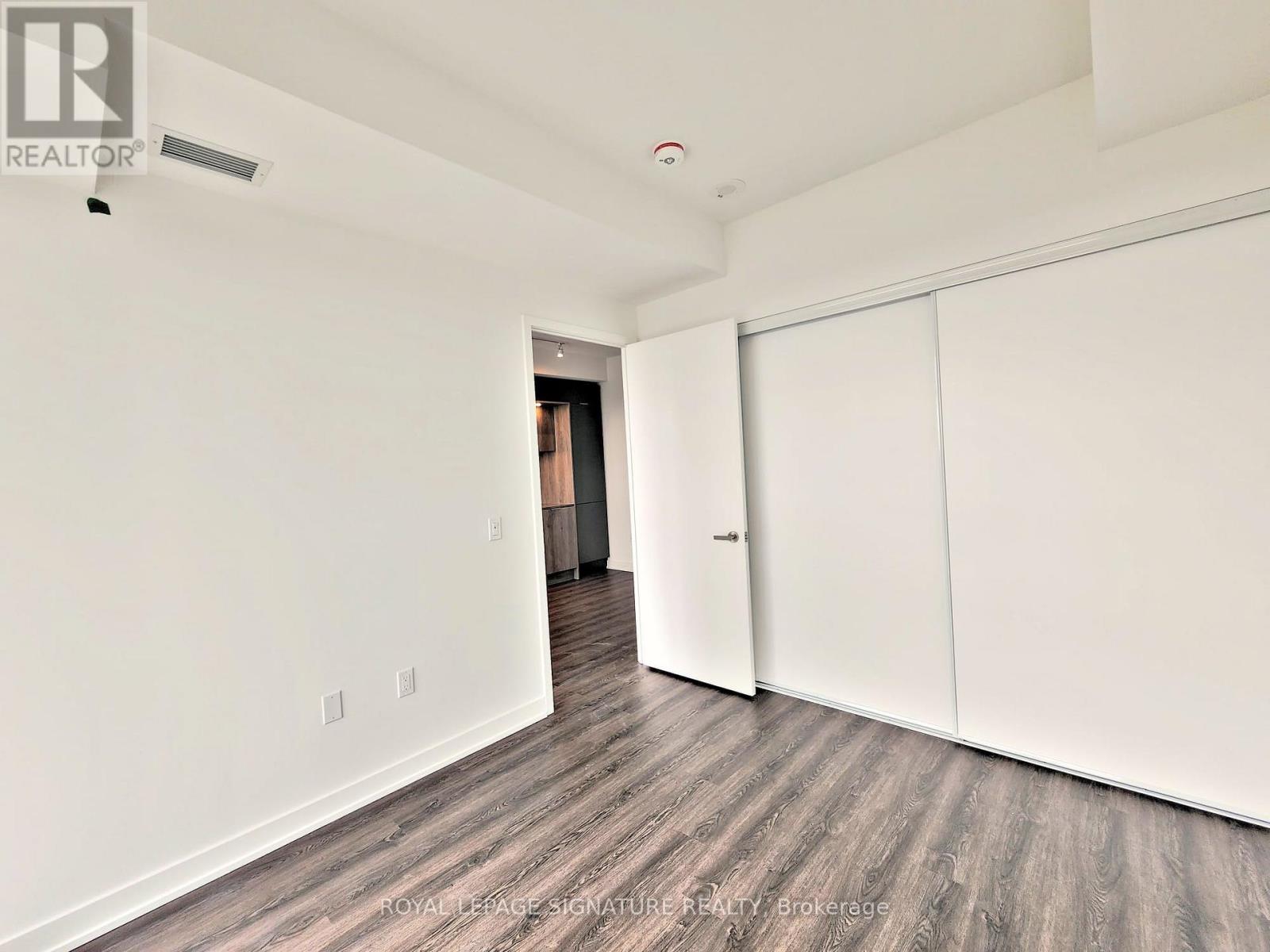 317 - 448 Burnhamthorpe Road, Mississauga (City Centre), Ontario  L5B 0R4 - Photo 12 - W12932336