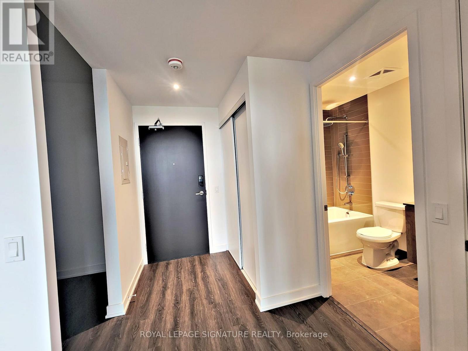 317 - 448 Burnhamthorpe Road, Mississauga (City Centre), Ontario  L5B 0R4 - Photo 4 - W12932336