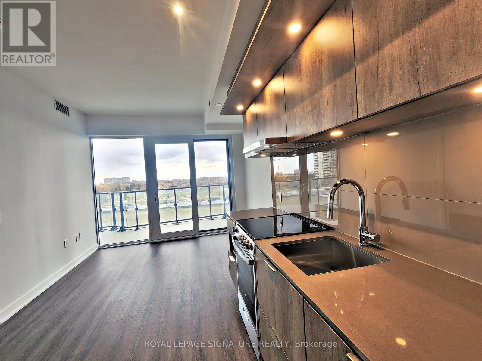 317 - 448 Burnhamthorpe Road, Mississauga (City Centre), Ontario  L5B 0R4 - Photo 7 - W12932336