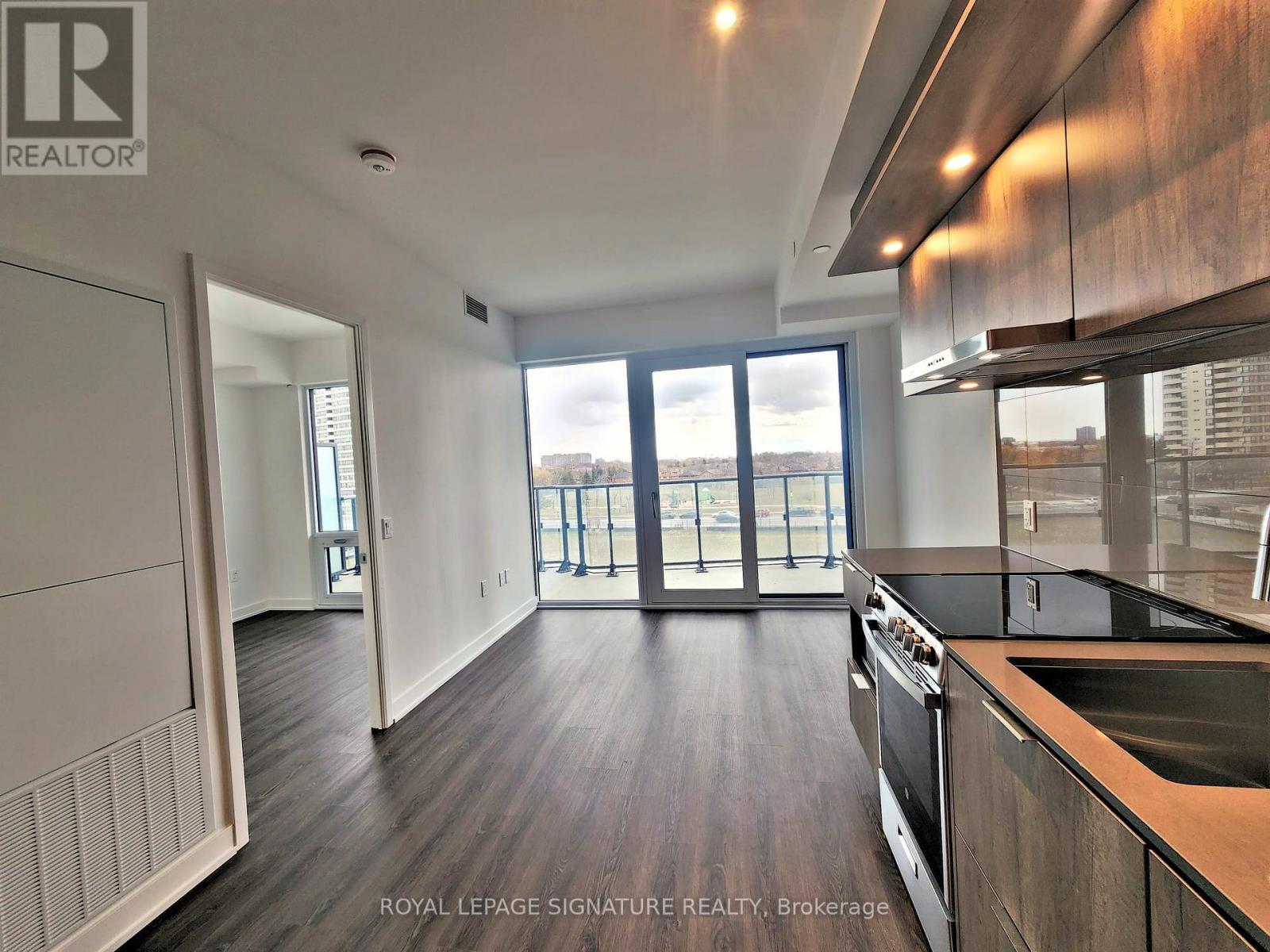 317 - 448 Burnhamthorpe Road, Mississauga (City Centre), Ontario  L5B 0R4 - Photo 9 - W12932336