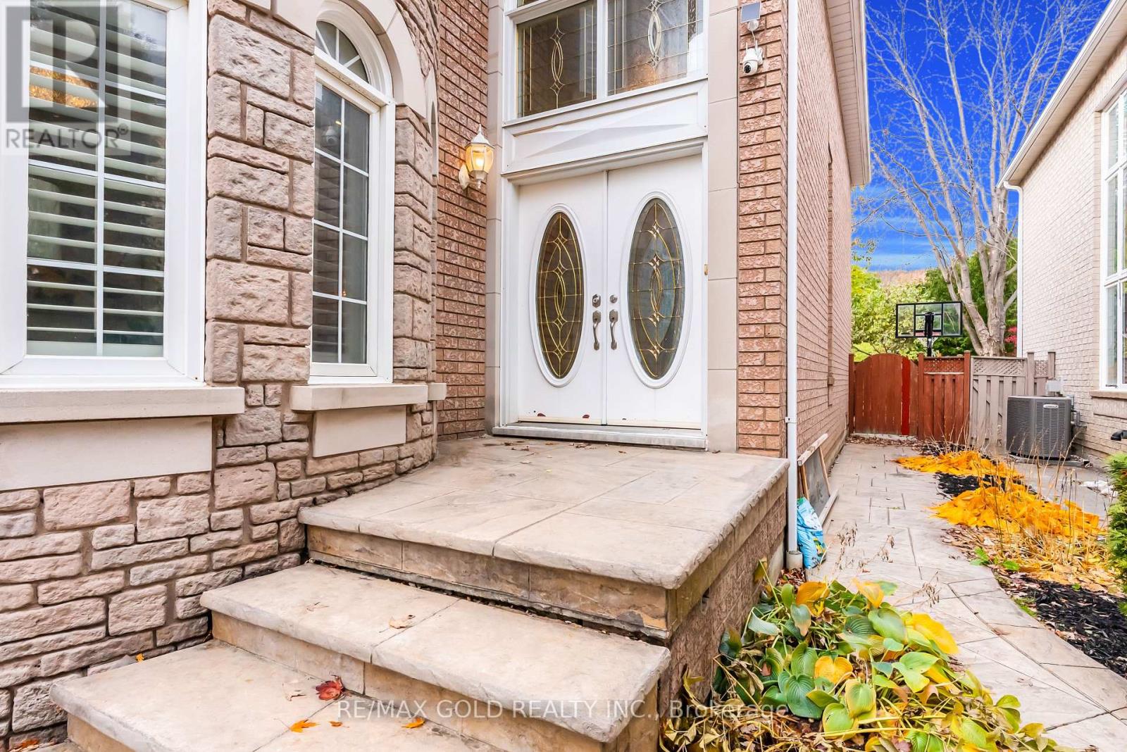 343 Bristol Road E, Mississauga, Ontario  L4Z 3V6 - Photo 5 - W12932348