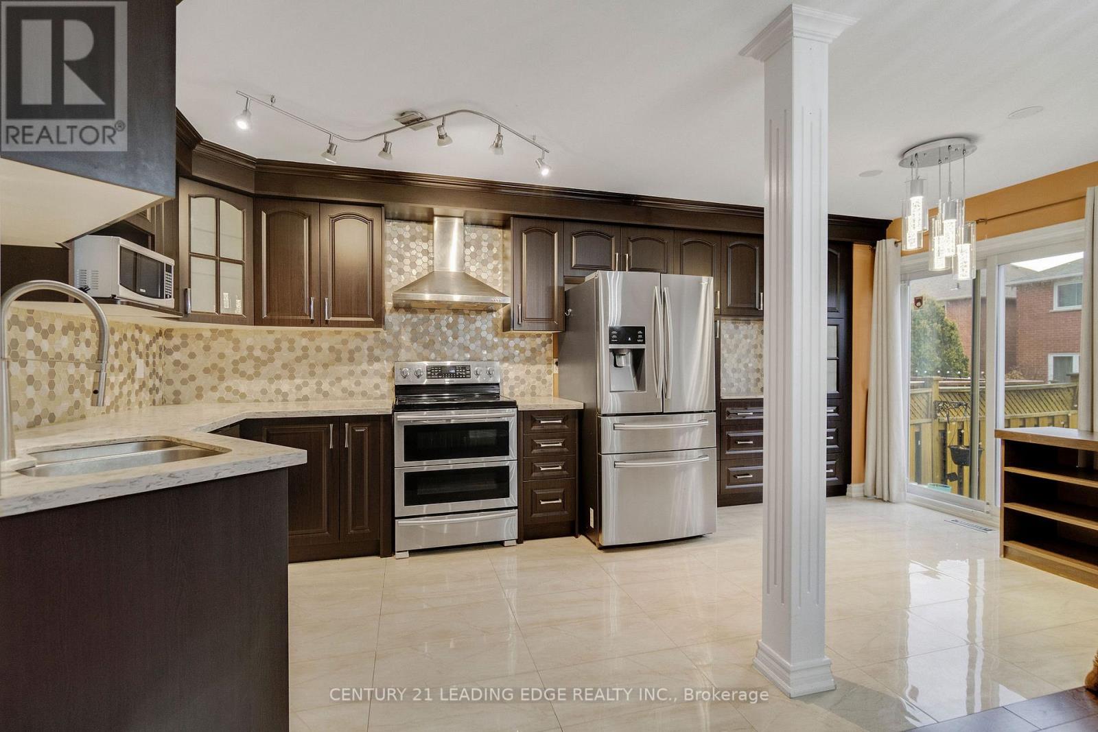 7166 Sandhurst Drive, Mississauga, Ontario  L5N 7H1 - Photo 16 - W12932354