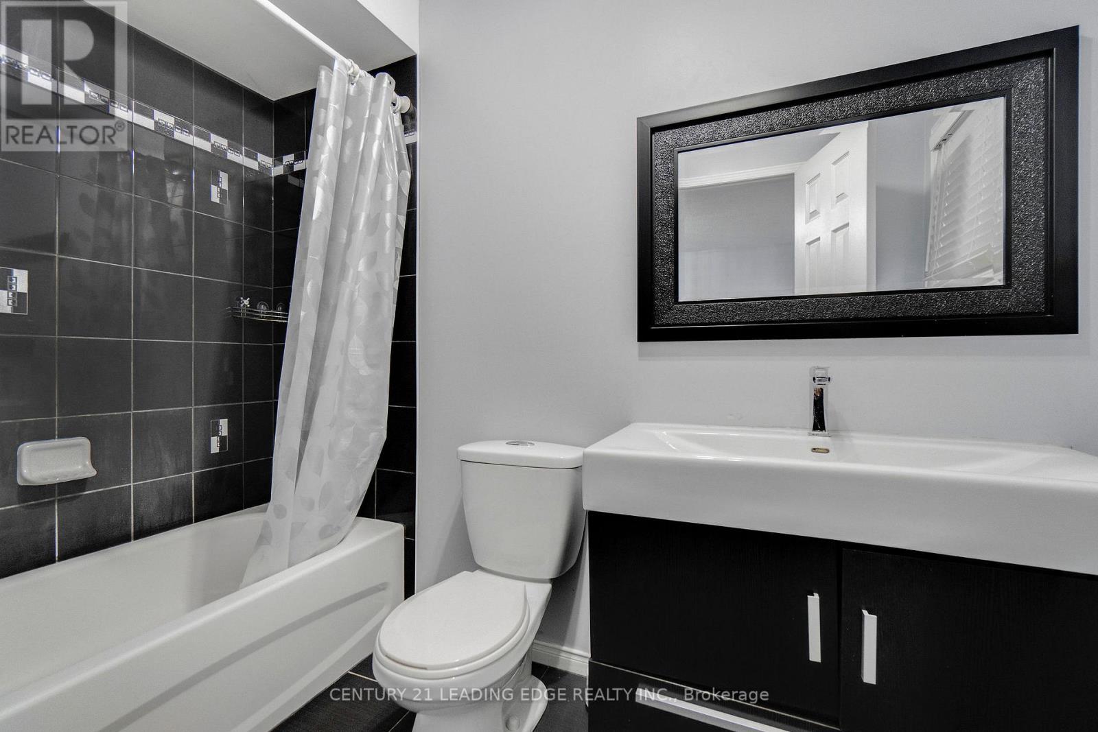 7166 Sandhurst Drive, Mississauga, Ontario  L5N 7H1 - Photo 22 - W12932354