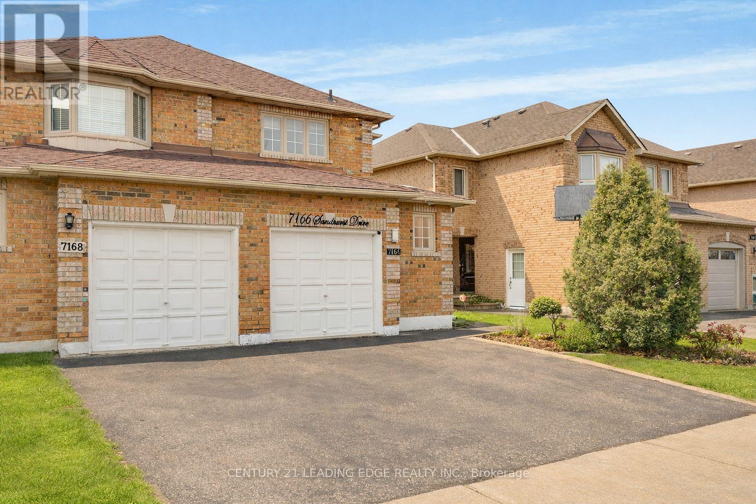 7166 Sandhurst Drive, Mississauga, Ontario  L5N 7H1 - Photo 3 - W12932354