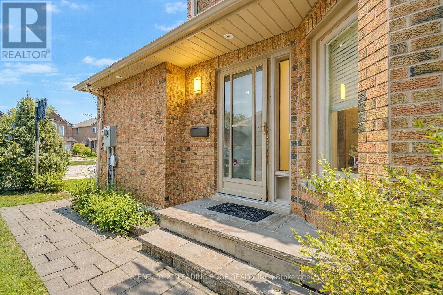 7166 Sandhurst Drive, Mississauga, Ontario  L5N 7H1 - Photo 6 - W12932354