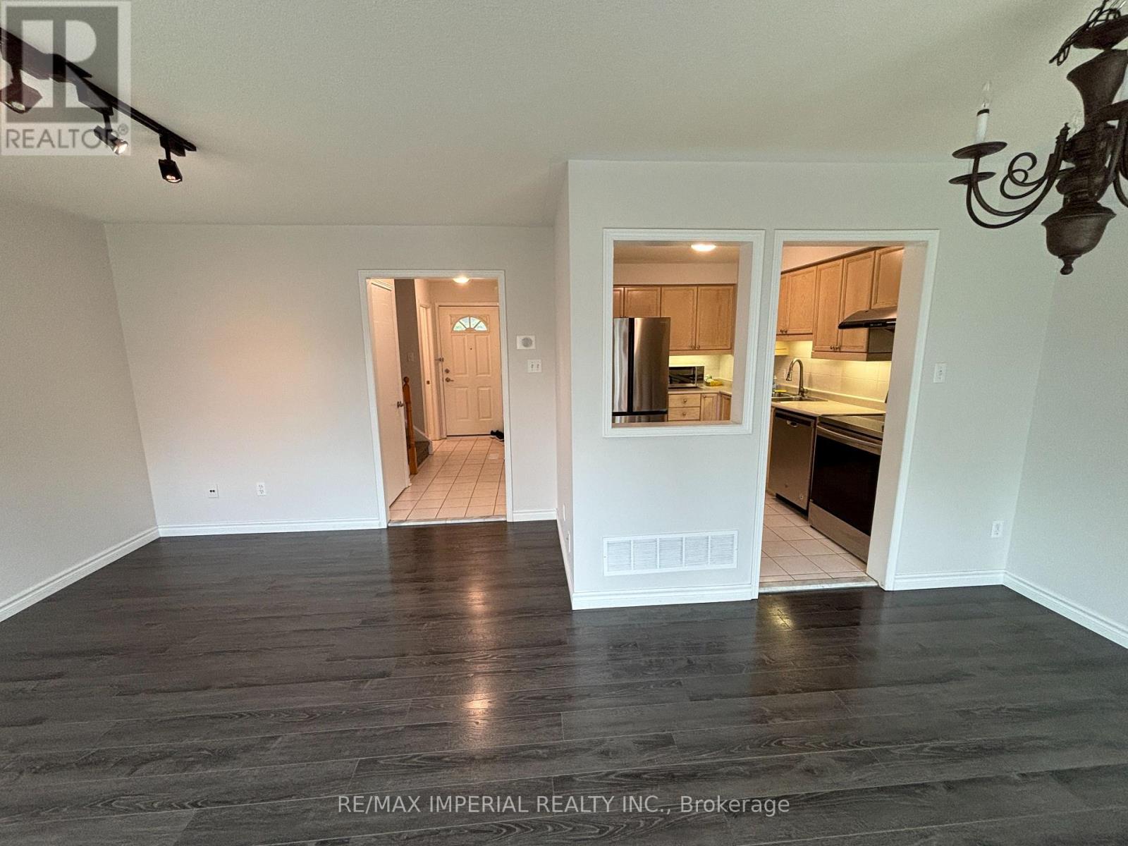 38a - 5205 Glen Erin Drive, Mississauga, Ontario  L5M 5N6 - Photo 3 - W12932376