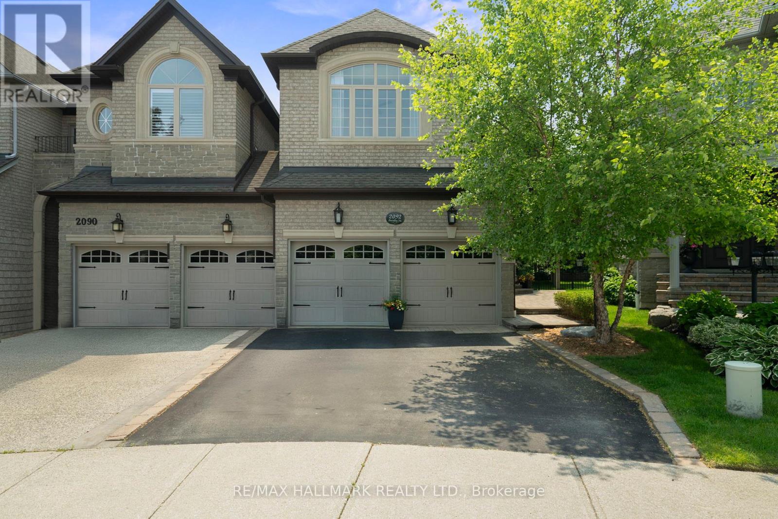 2092 PINEVALLEY CRESCENT, Oakville, Ontario