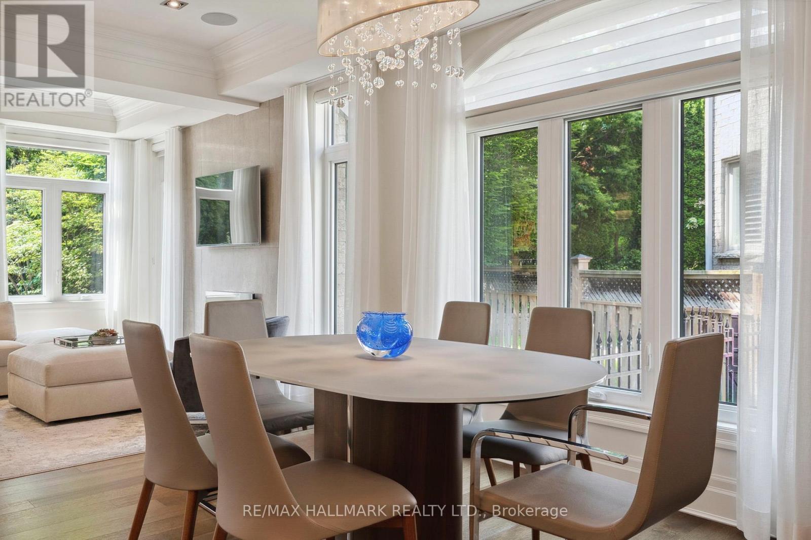 2092 Pinevalley Crescent, Oakville, Ontario  L6H 6L8 - Photo 10 - W12932380