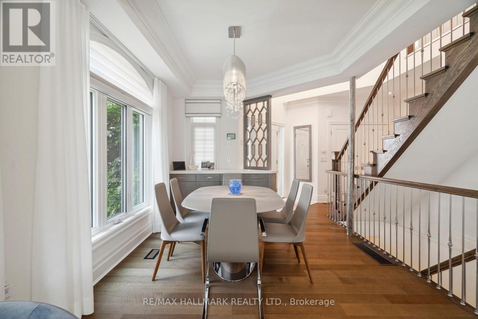 2092 Pinevalley Crescent, Oakville, Ontario  L6H 6L8 - Photo 11 - W12932380