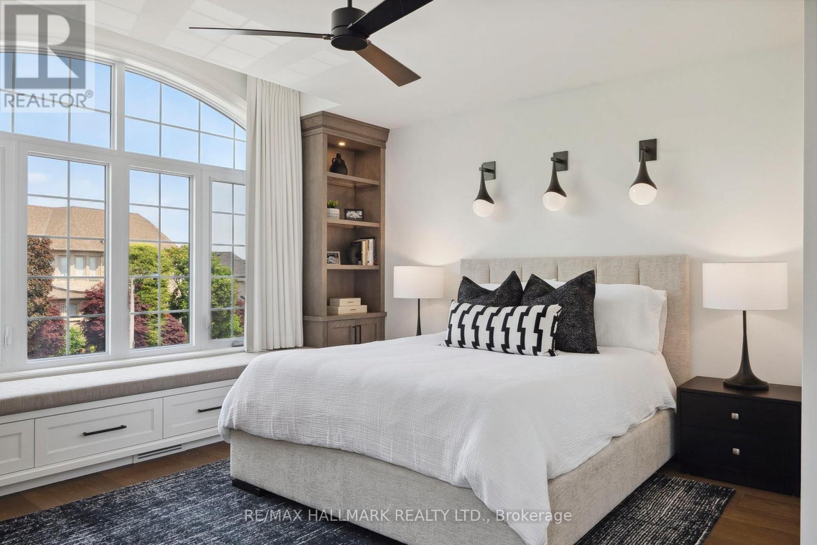 2092 Pinevalley Crescent, Oakville, Ontario  L6H 6L8 - Photo 21 - W12932380