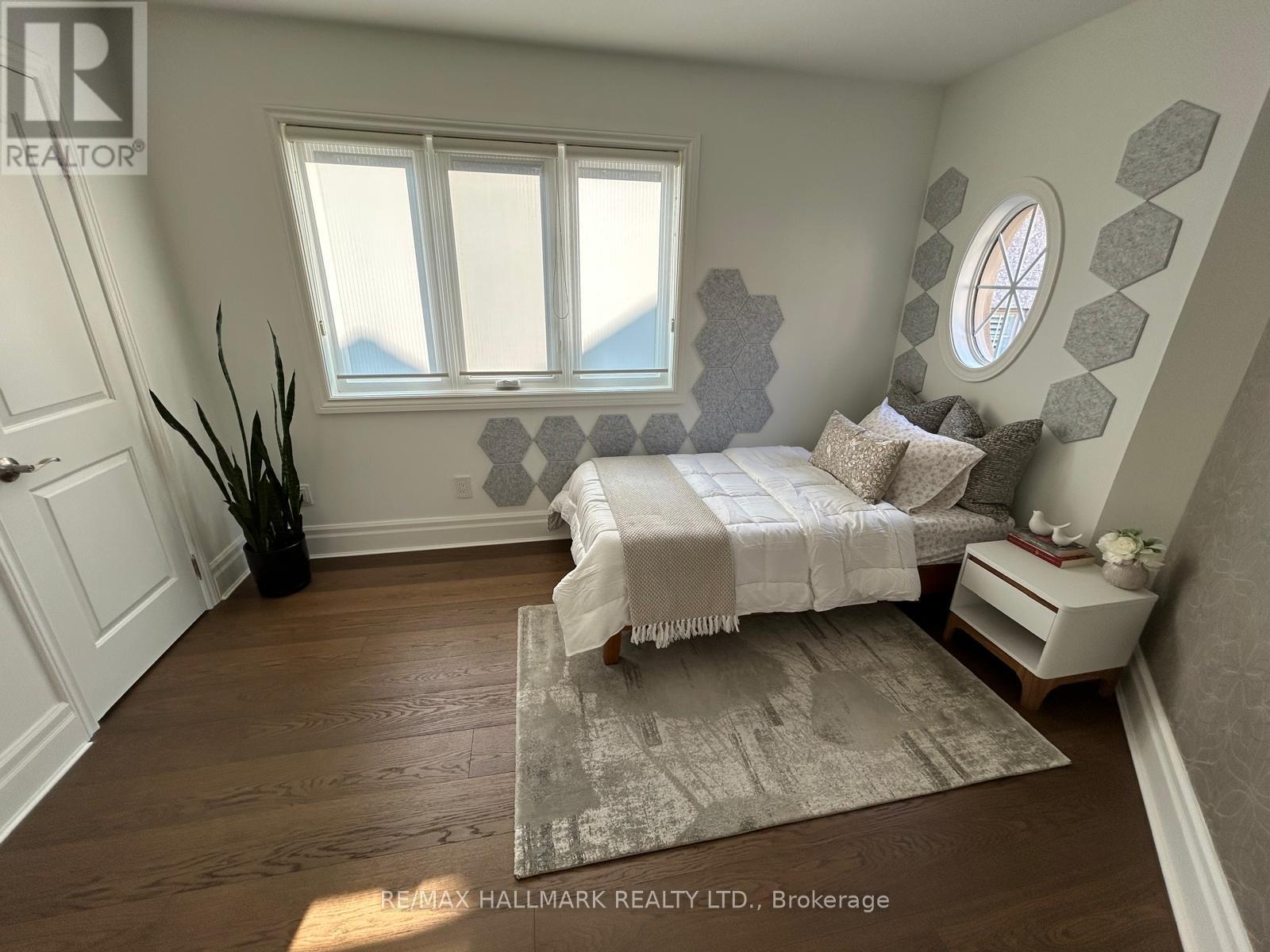 2092 Pinevalley Crescent, Oakville, Ontario  L6H 6L8 - Photo 23 - W12932380